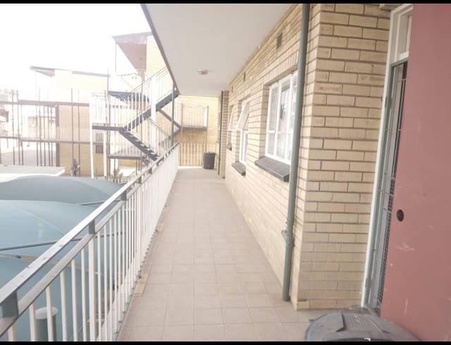 2 BEDROOM APARTMENT FOR SALE IN VANDERBIJLPARK CE 2